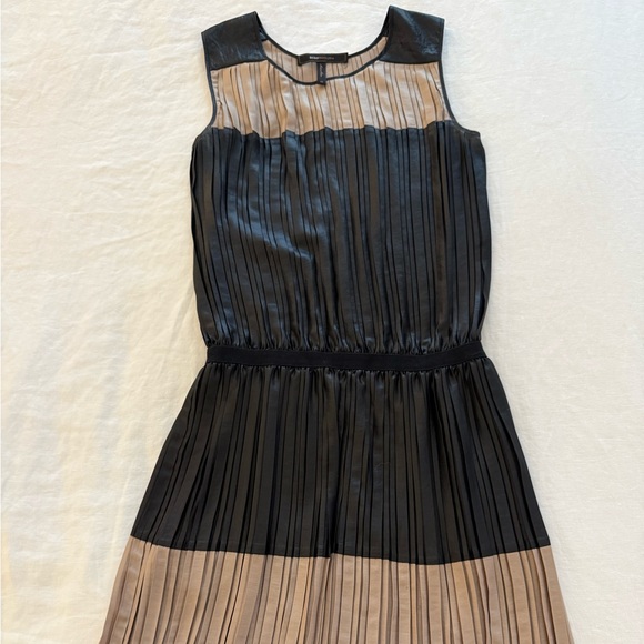 BCBGMaxAzria Dresses & Skirts - BCBGMaxAzria Black and Beige Pleated Sleeveless Midi Dress